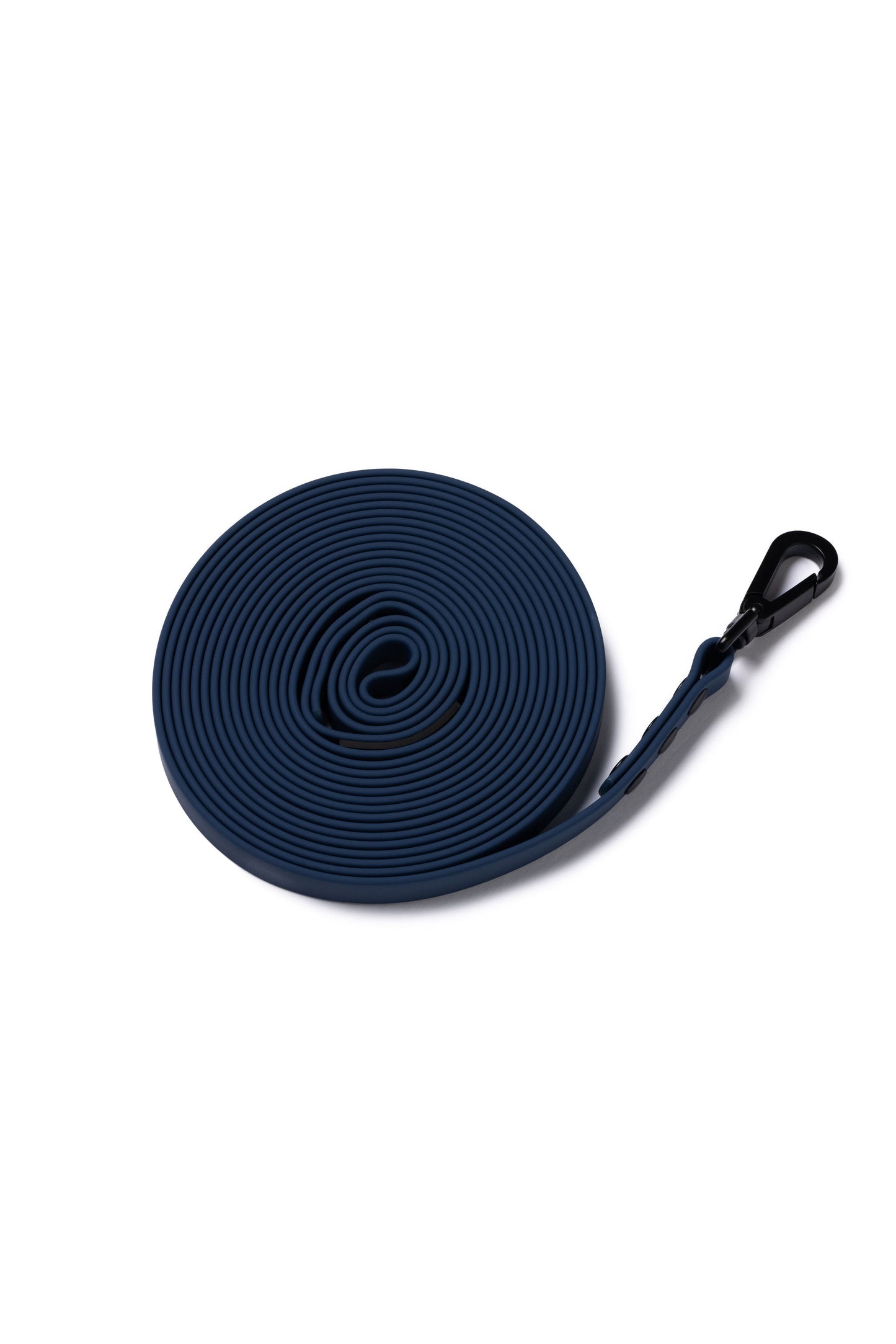 A navy 5m rubber coated lead rolled up and laid flat on a white background.
